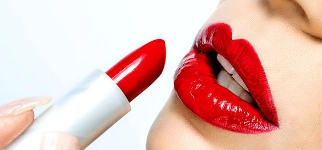 4 maquillage incroyable hack pour corriger les lèvres inégales pour atteindre la forme de la lèvre parfaite Photo