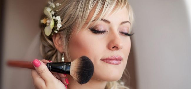 Des conseils de maquillage 4 de mariage pour les mariées d'été Photo