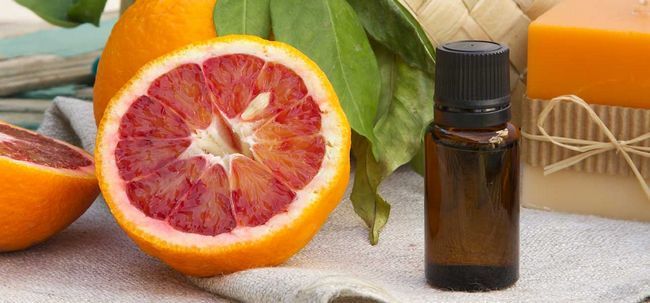 6 avantages étonnants d'huile essentielle d'orange sanguine Photo