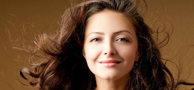 6 Accueil recours pour rétablir l'humidité et la brillance à vos cheveux Photo