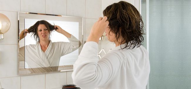 7 conseils faciles à protéger vos cheveux de l'humidité Photo
