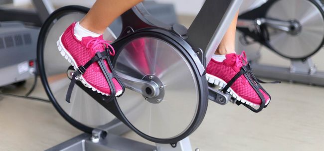 10 avantages pour la santé étonnante de l'aide d'un vélo d'exercice Photo