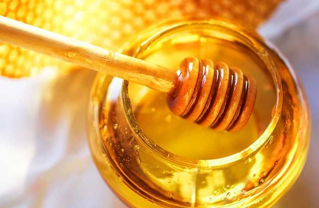 avantages de miel pour les boutons