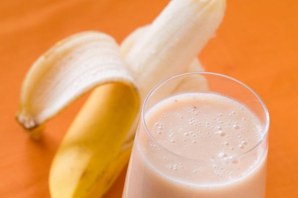 shake de protéines et de la banane