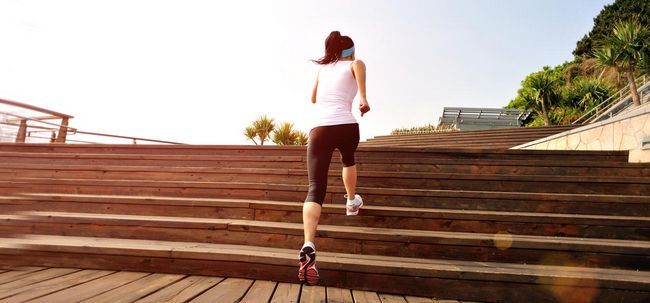15 exercices d'escalier facile pour un corps tonique et en bonne santé Photo