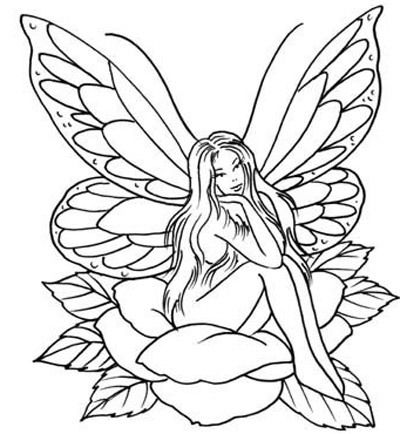 Une fée assise sur un tatouage de fleur