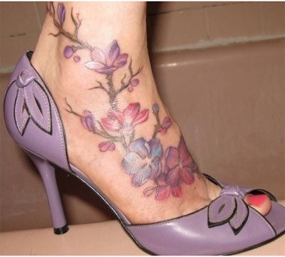 pied tatouage de fleur