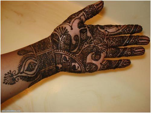 mehndi conçoit pour les mains traditionnels