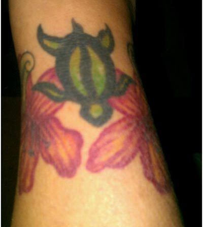 tortue fleur tatouage