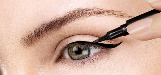 Comment appliquer l'eyeliner parfaitement? - Avec des étapes détaillées et photos Photo
