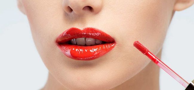 Comment appliquer lipgloss parfaitement - étape par étape tutoriel avec des photos Photo