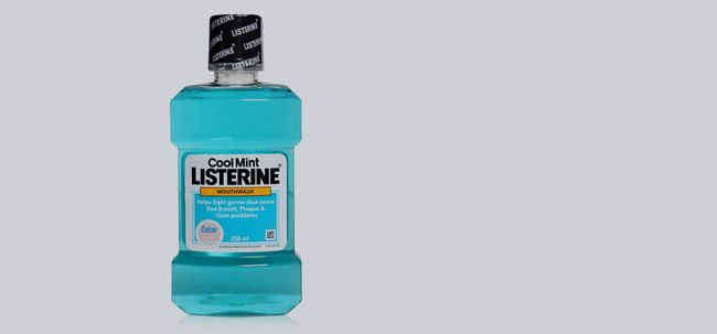 Comment utiliser Listerine pour guérir les pellicules? Photo