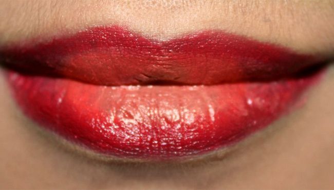 Luscious lèvres ombre maquillage - tutorial avec des étapes détaillées et des images Photo