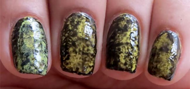 Saran wrap ongles tutoriel - nail art en utilisant des produits bon marché Photo
