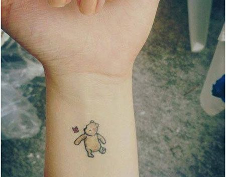 ours en peluche avec des ballons tatouages