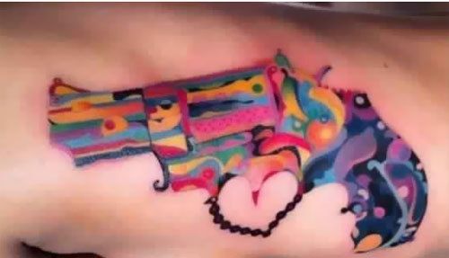 Tatouage Multicolore Gun