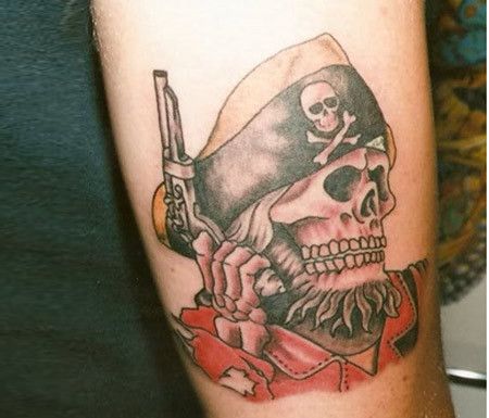crâne pirate tatouage
