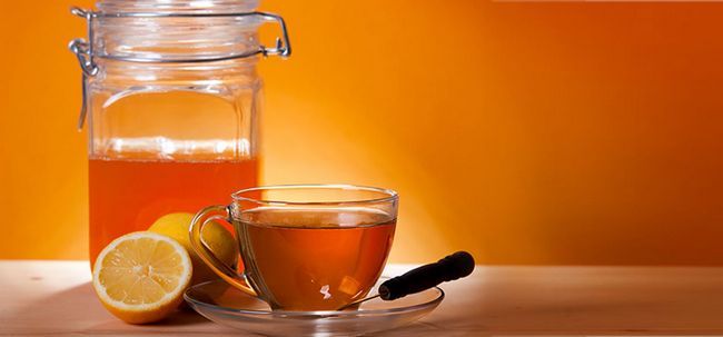 4 façons simples à utiliser du miel et de l'eau chaude pour la perte de poids Photo