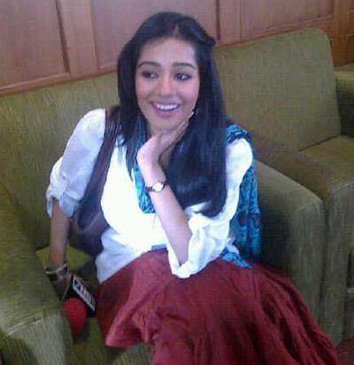 Amrita Rao vêtue d'une tenue occidentale indo
