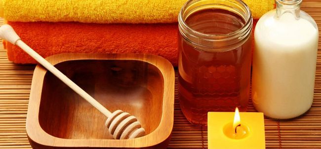 5 avantages étonnants du lait et de miel nettoyant / masque Photo
