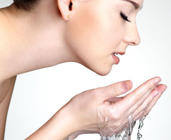 bénéfices de l'eau pour la peau
