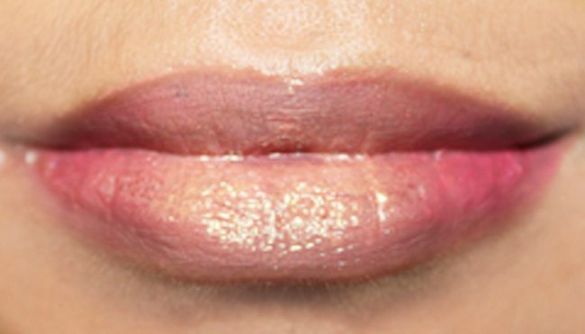 Comment faire pour obtenir des lèvres plus pulpeuses sans chirurgie utilisant Seulement Maquillage (1)