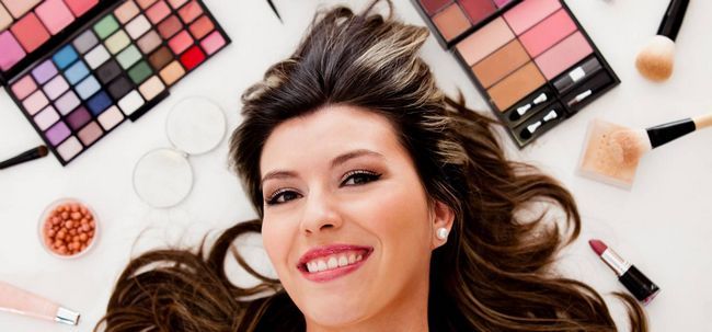 8 meilleurs maquillages minéraux pour la peau acnéique Photo