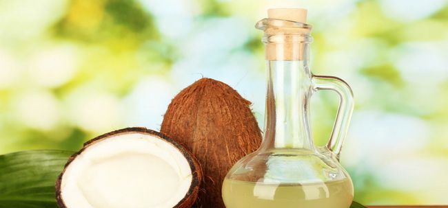 9 avantages étonnants d'huile de noix de coco pour la peau et les cheveux Photo