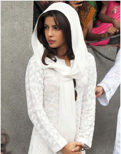 Priyanka Chopra robe blanche