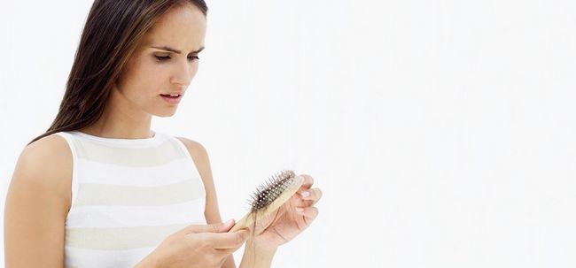 10 façons simples et naturels pour lutter contre la perte de cheveux induite thyroïde Photo