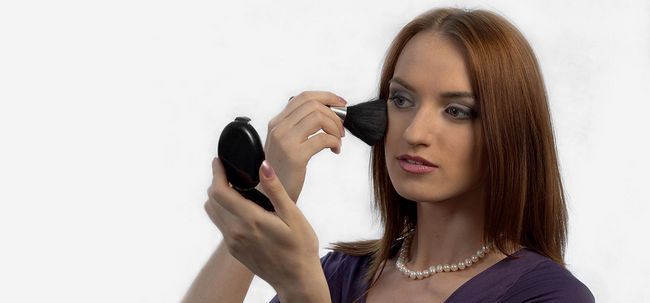 10 conseils d'auto-assistance de maquillage simple pour un relooking parfait Photo