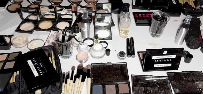 10 Conseils pour éviter de faire des folies de l'argent sur les produits de maquillage Photo