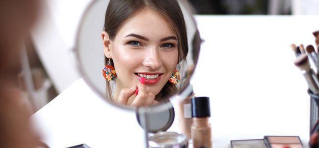 12 étapes pour faire votre maquillage parfaitement Photo