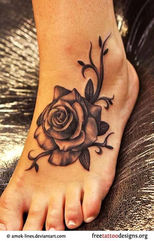 rose tatouages ​​de pied