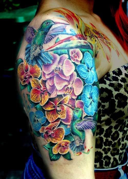 de fleurs et de colibri tatouages