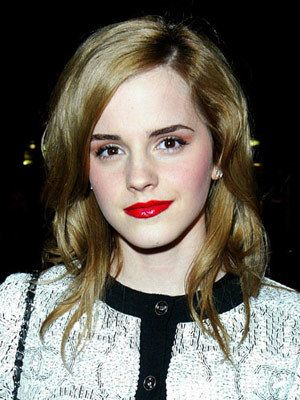 Emma Watson avec des lèvres rouges audacieuses
