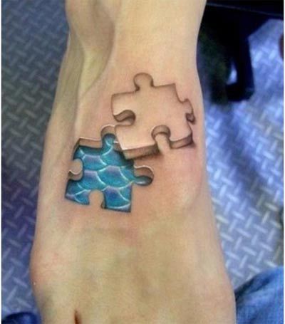 puzzle de tatouage sur le pied