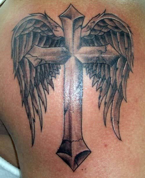 tatouages ​​croix avec des ailes