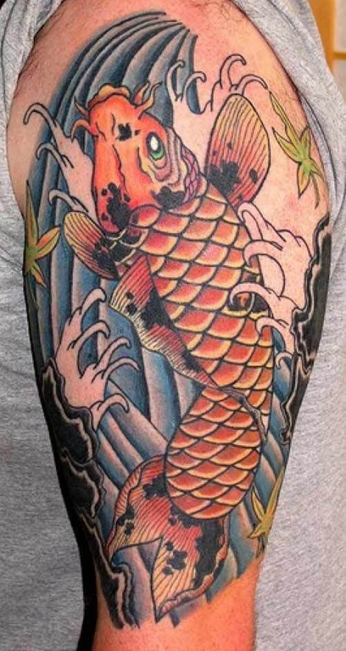 tatouage main de poissons koi