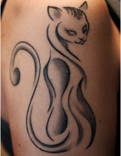AVC pinceau chat tatouage