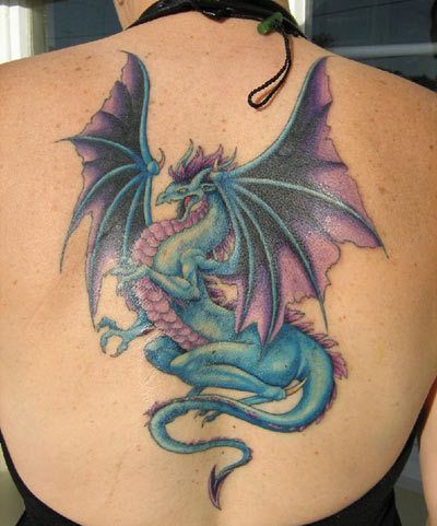 femme tatouage de dragon