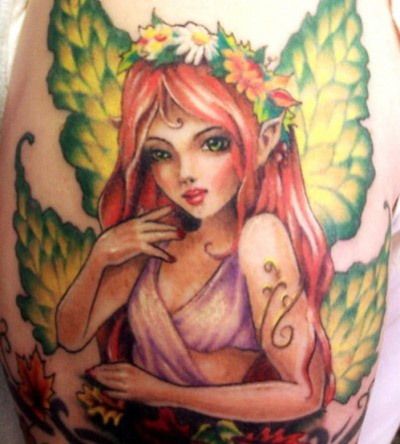 Une fée tatouage entièrement coloré