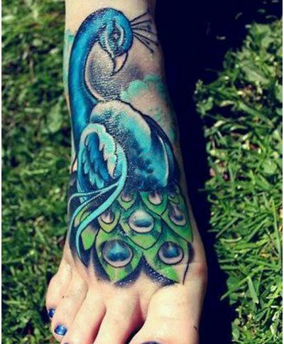 coloré tatouage au pied