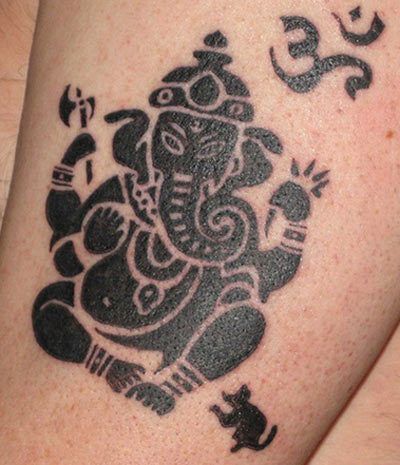 Ganesh tatouage noir