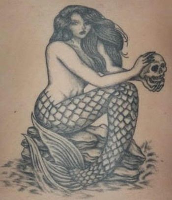 Mermaid sur les rochers tatouage
