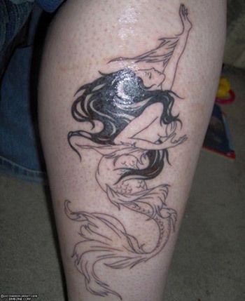 Une sirène tatouage noir et blanc