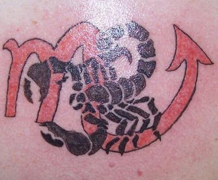 Un scorpion empêtré dans le signe du zodiaque