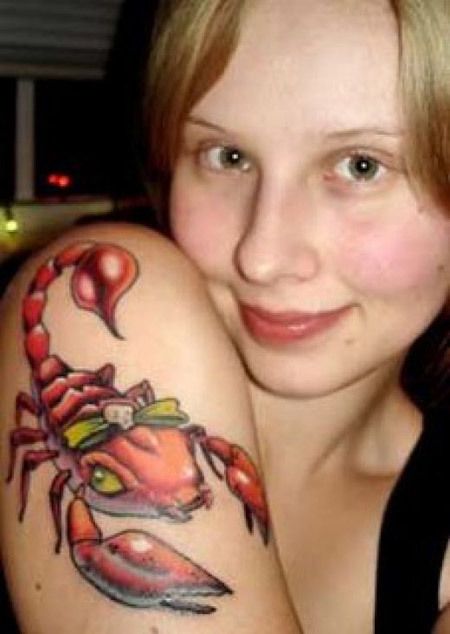 Un scorpion tatouage de couleur