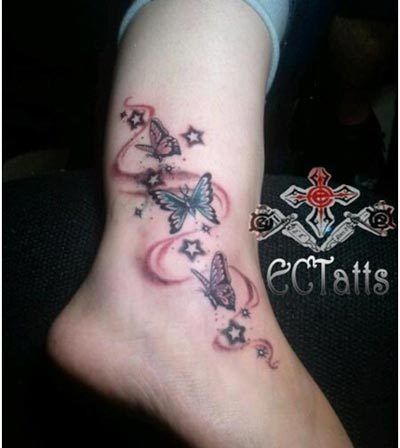 tatouage de papillon étoiles
