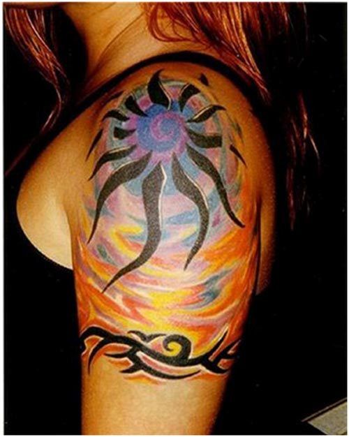 bras de tatouage soleil